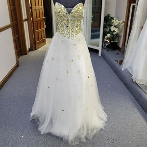 KARISHMA WHITE BALLGOWN DRESS